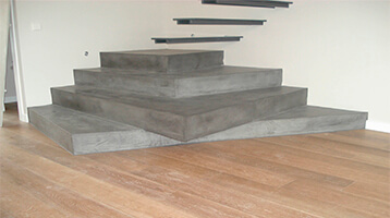 Revestimiento decorativo en las escaleras con Mortex